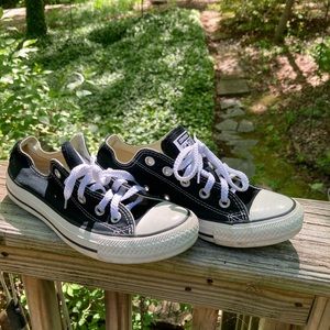 Women’s Converse Sneakers size 6